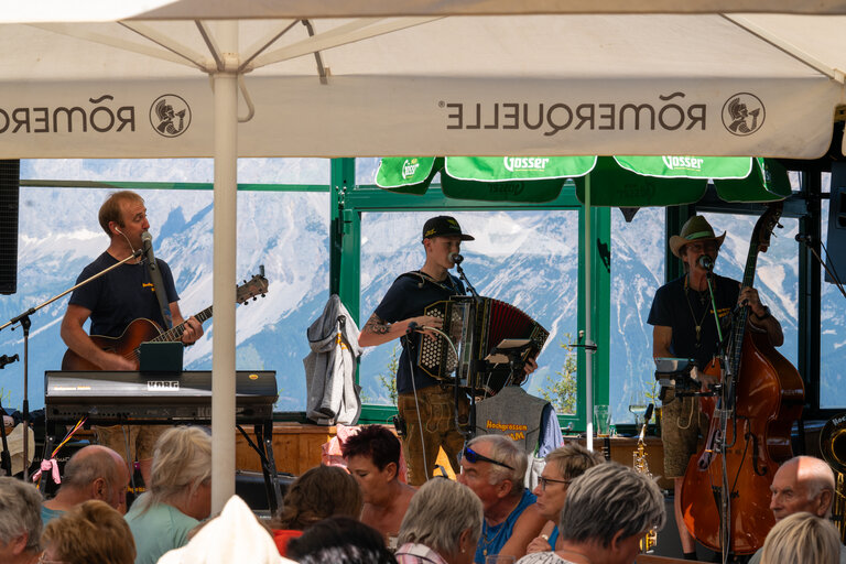 Traditional folk get-together with LIVE-music - Impression #2.2 | © Mario Egger