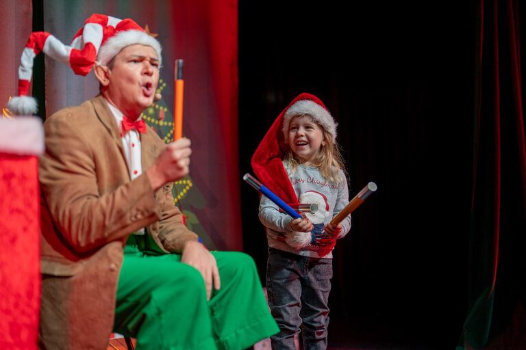 CHILDREN'S MAGIC THEATER - ELLIOT THE CHRISTMAS ELF - Impression #2.3 | © Zauberer Gabriel