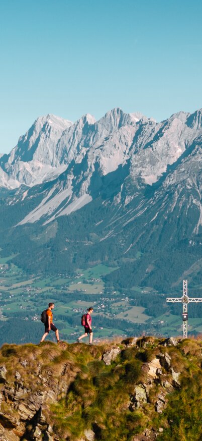 Wanderer am Gipfel der Bärfellspitze am Hauser Kaibling | © Mathäus Gartner