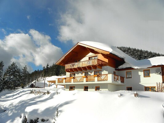 Winter Haus von vorne