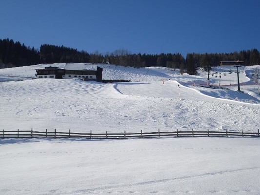 Direkt neben der Skipiste