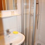 Photo of double room with shower, WC