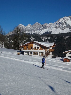 Der verschneite Dachstein