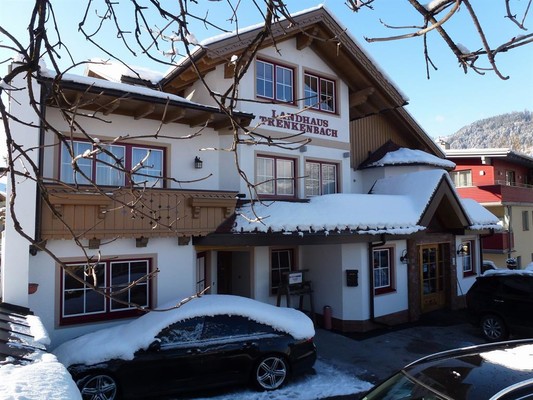 Lanhaus Trenkenbach mit Schnee bedeckt