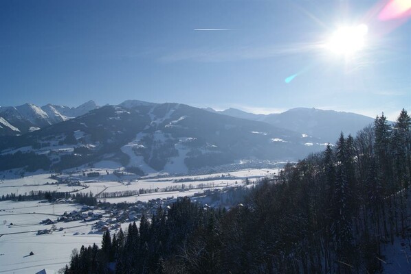 Stoffenbauer_Blick von Weißenbach auf Haus im Wint