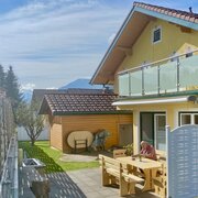 Terrasse und Balkon am Wohnhaus