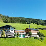 Mitterwallnerhof on a hillside slope